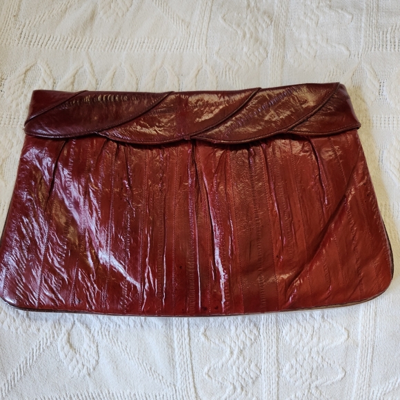 Rich red burgundy Eel skin clutch - Picture 3 of 10